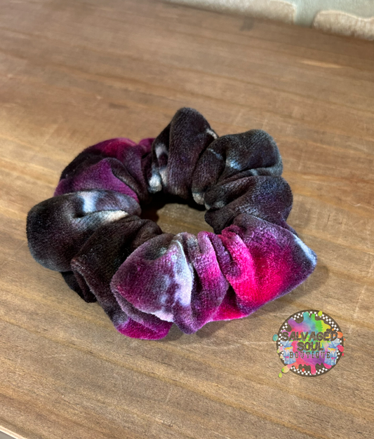 Ice Dye Scrunchie (Black/Pink)