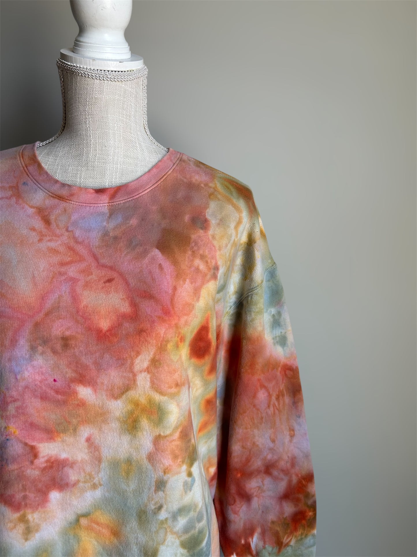 MISFIT Crewneck 002